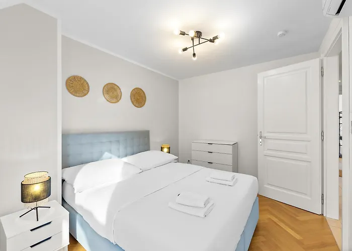 Chic Residences #presidential #brand New# Apartman *